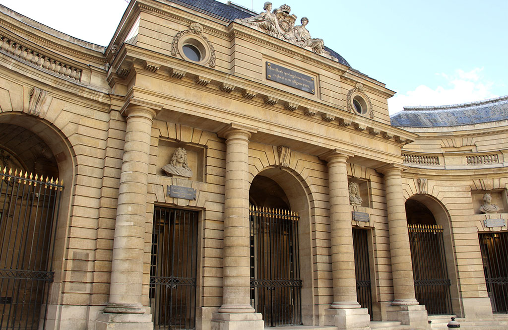 Façade du musée de la Monnaie de Paris