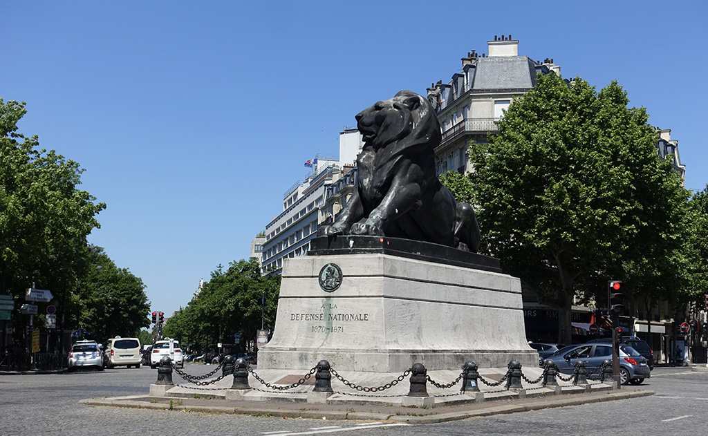 Place Denfert Rochereau et son lion